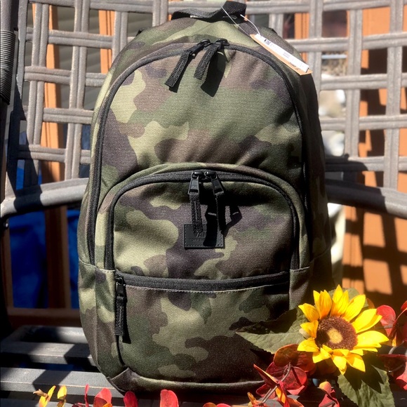 Vans Handbags - 1 Left 5 Star NWT Vans Camo Motive A Tee Backpack
